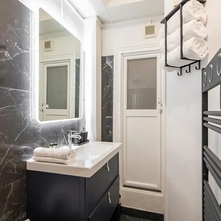 Cozy & Fully Equipped 5 Min Walk To Metro, Montparnasse Neighbourhood Paris