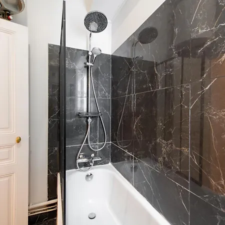 Cozy & Fully Equipped 5 Min Walk To Metro, Montparnasse Neighbourhood Apartment *