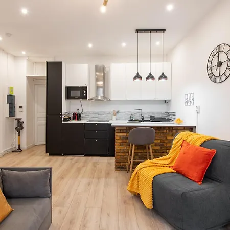 Cozy & Fully Equipped 5 Min Walk To Metro, Montparnasse Neighbourhood Apartment Paris