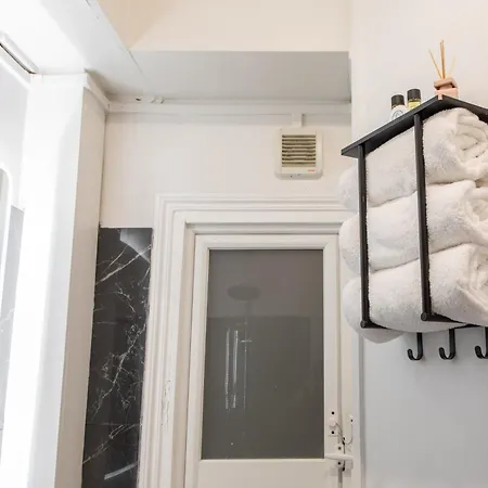Cozy & Fully Equipped 5 Min Walk To Metro, Montparnasse Neighbourhood Apartment