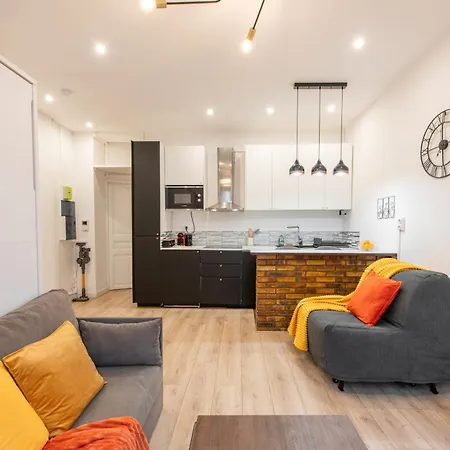 Cozy & Fully Equipped 5 Min Walk To Metro, Montparnasse Neighbourhood Apartment Paris