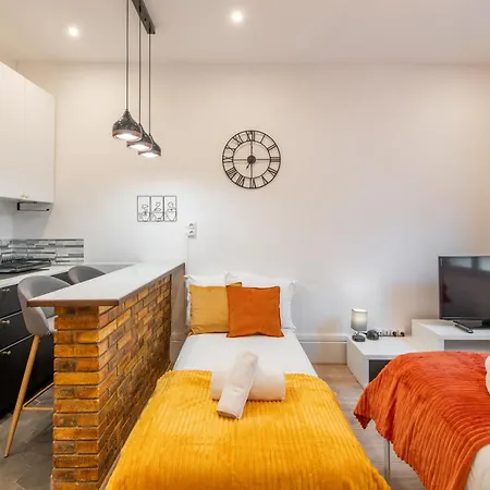 Apartment Cozy & Fully Equipped 5 Min Walk To Metro, Montparnasse Neighbourhood *