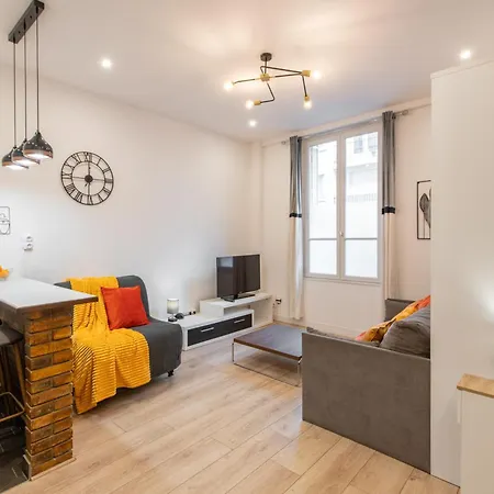 Cozy & Fully Equipped 5 Min Walk To Metro, Montparnasse Neighbourhood Apartment *