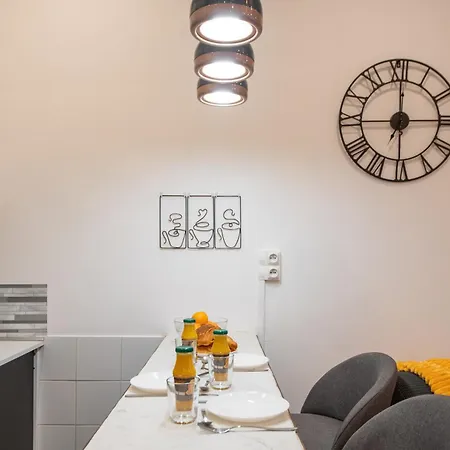 Cozy & Fully Equipped 5 Min Walk To Metro, Montparnasse Neighbourhood *