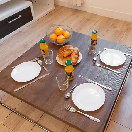 Cozy & Fully Equipped 5 Min Walk To Metro, Montparnasse Neighbourhood Apartment
