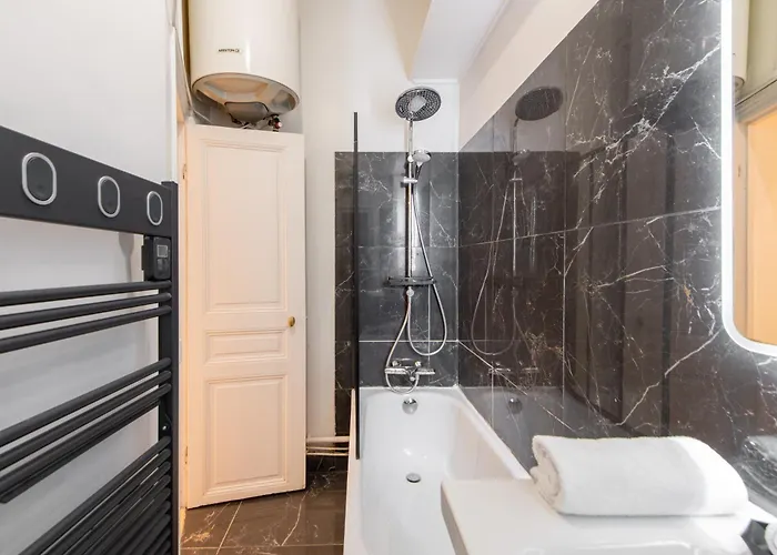 Appartement Cozy & Fully Equipped 5 Min Walk To Metro, Montparnasse Neighbourhood Parijs