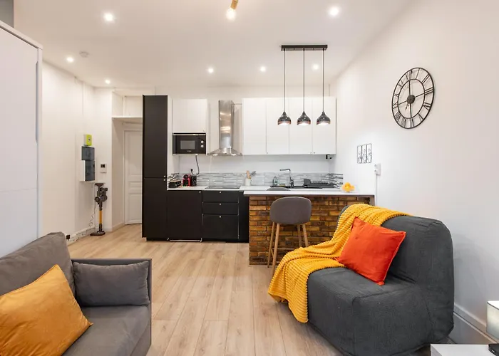 Cozy & Fully Equipped 5 Min Walk To Metro, Montparnasse Neighbourhood Appartement Parijs