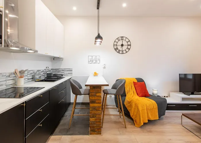 Appartement Cozy & Fully Equipped 5 Min Walk To Metro, Montparnasse Neighbourhood Parijs