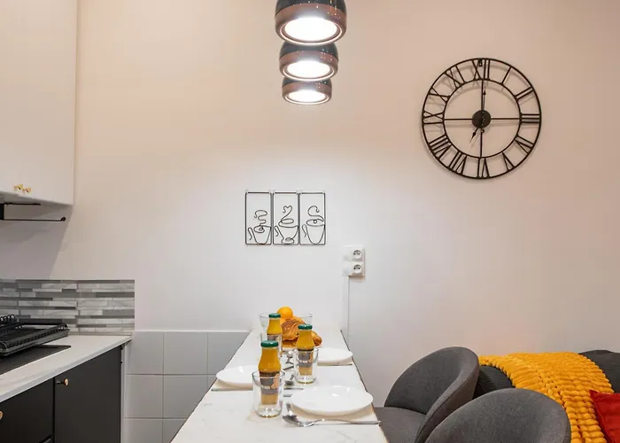 Cozy & Fully Equipped 5 Min Walk To Metro, Montparnasse Neighbourhood *