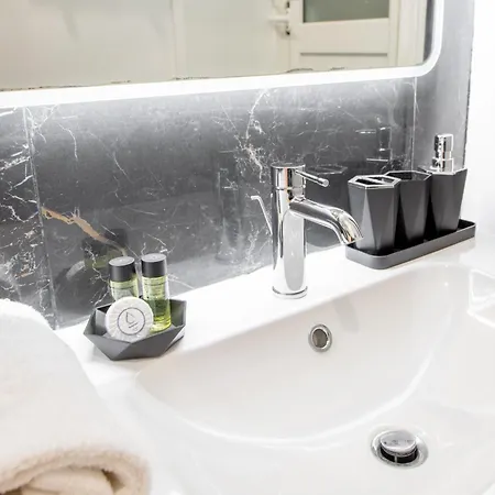 Cozy & Fully Equipped 5 Min Walk To Metro, Montparnasse Neighbourhood Apartament